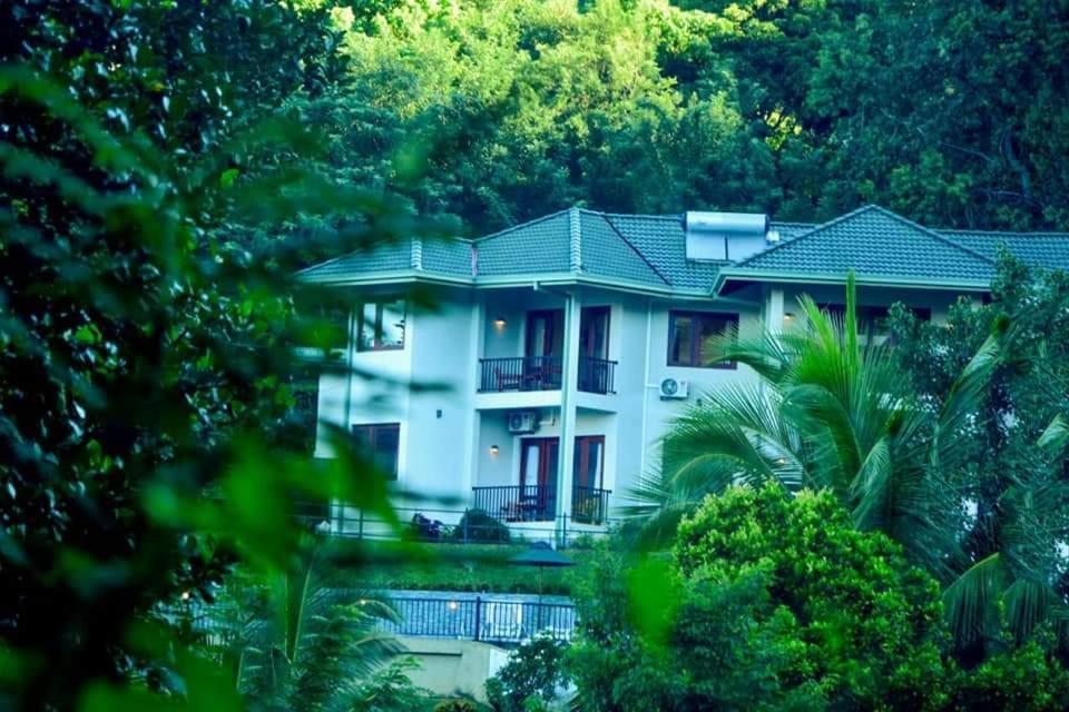 康提The Grand Hills住宿加早餐旅馆 外观 照片